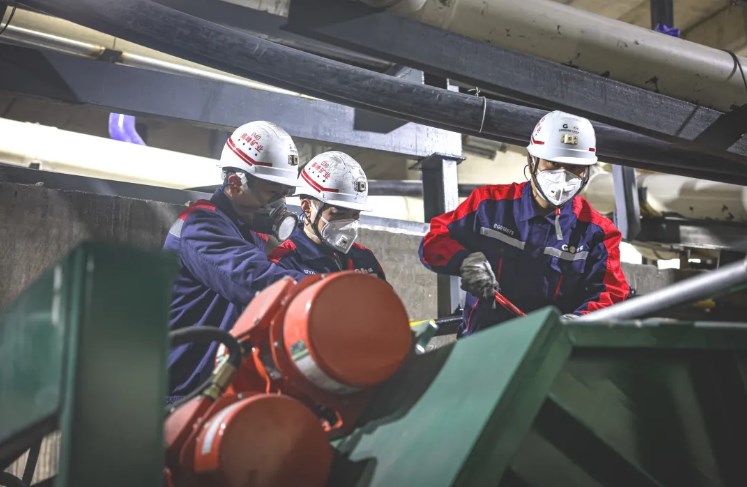 解難題 創(chuàng)實(shí)效丨高峰公司巴里選礦廠粗選搖床中礦流程優(yōu)化試驗(yàn)研究取得新突破